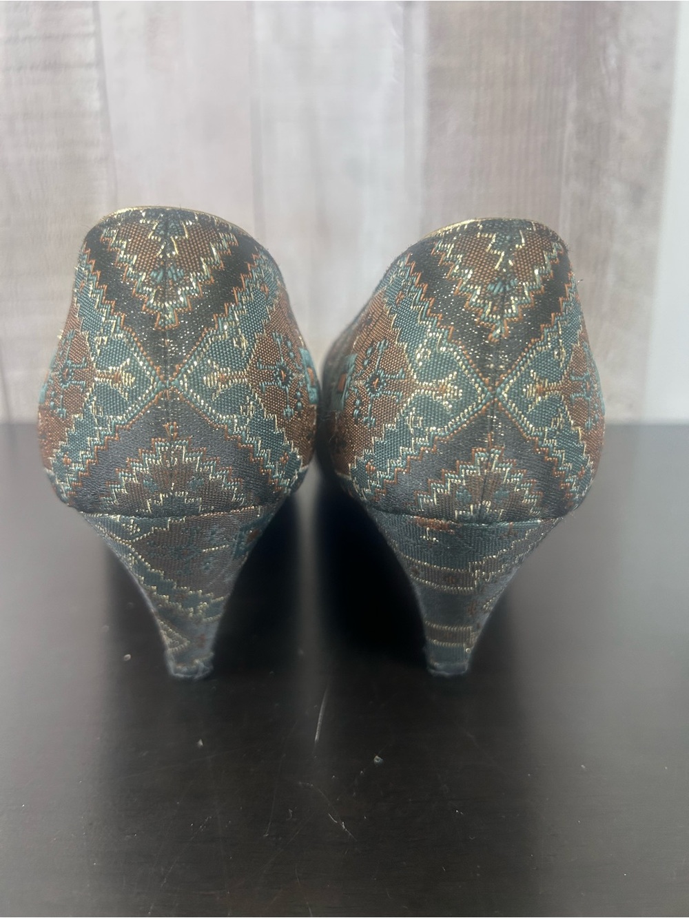 Vintage Roberto Capucci Italy Tapestry Jacquard Kitten Heel Pumps 10.5 AA w/ Box - Picture 4 of 11